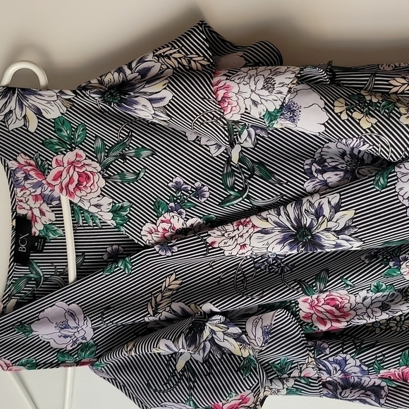 BCX Floral Stripe Top Size Medium - Picture 2 of 9